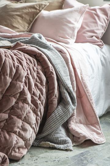 Ib Laursen putetrekk Rose Shadow, 50x50