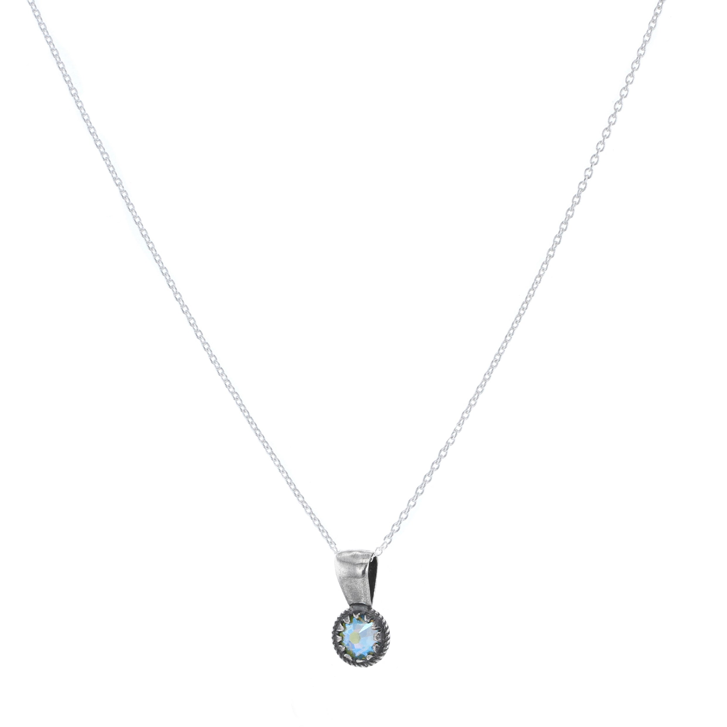 Lite Kamè anheng med krystall, oksidert