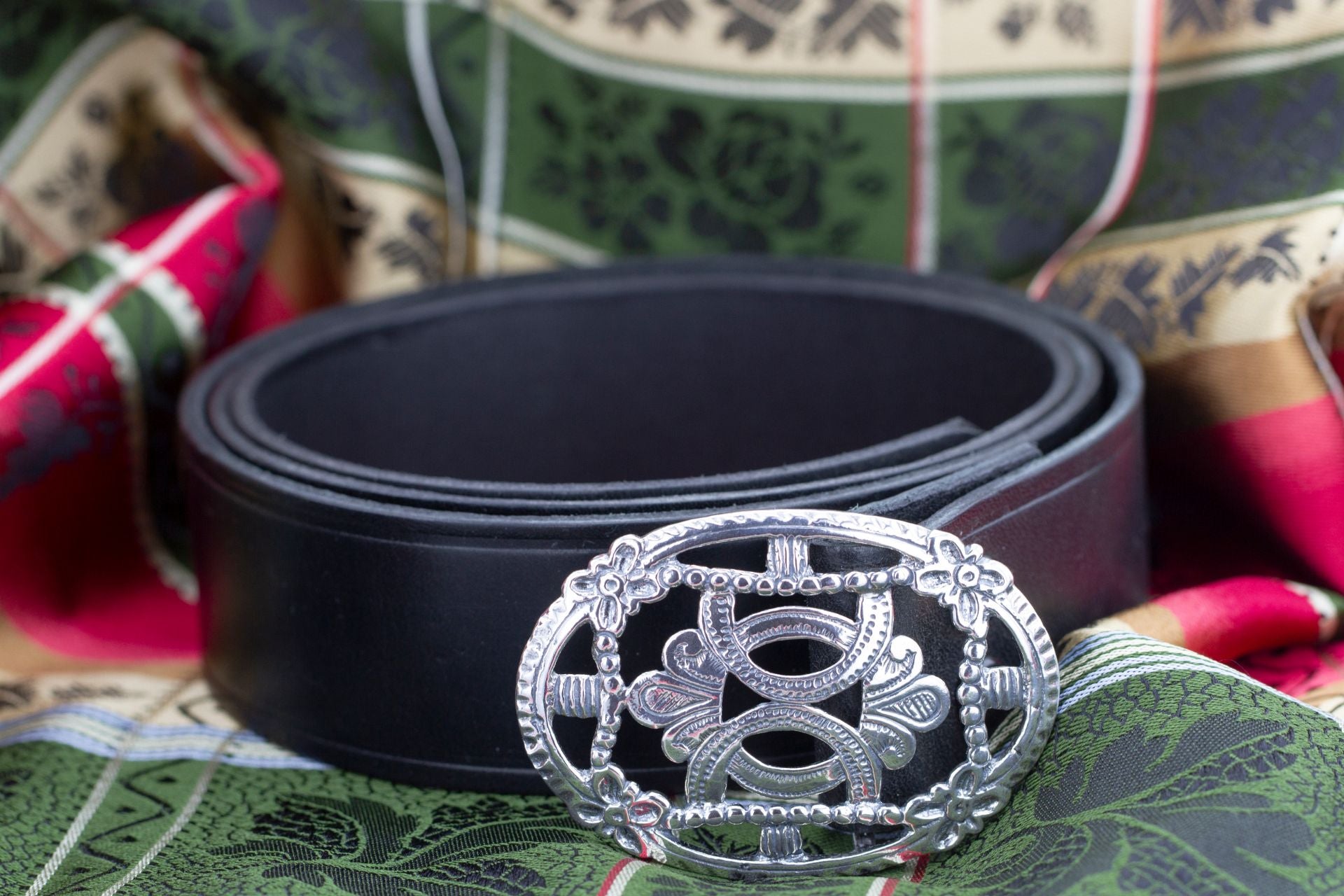 Beltespenne med lær, oksidert